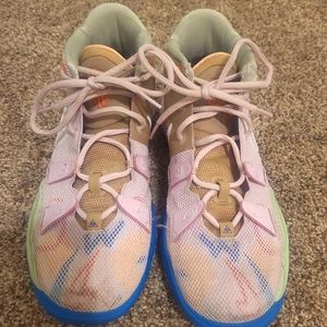 Kyrie 7 EP '1 World 1 People - Regal Pink5.5 Youth Basketball Shoes